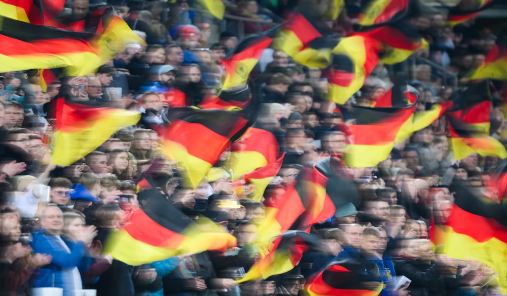WM-Aus der deutschen Mannschaft: Frustrierte Fans werfen Flaschen auf Polizei