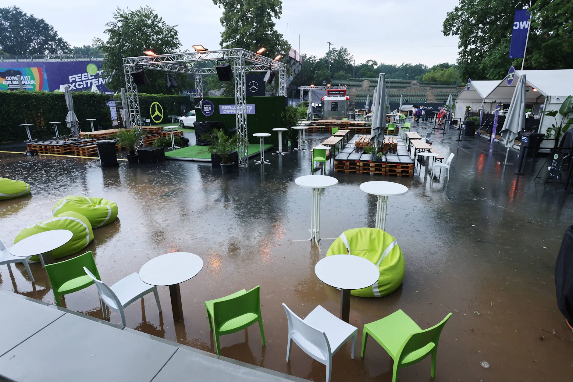 Das Tennisturnier Berlin Open wurde unterbrochen. Alle Besucher mussten das überschwemmte Gelände verlassen.