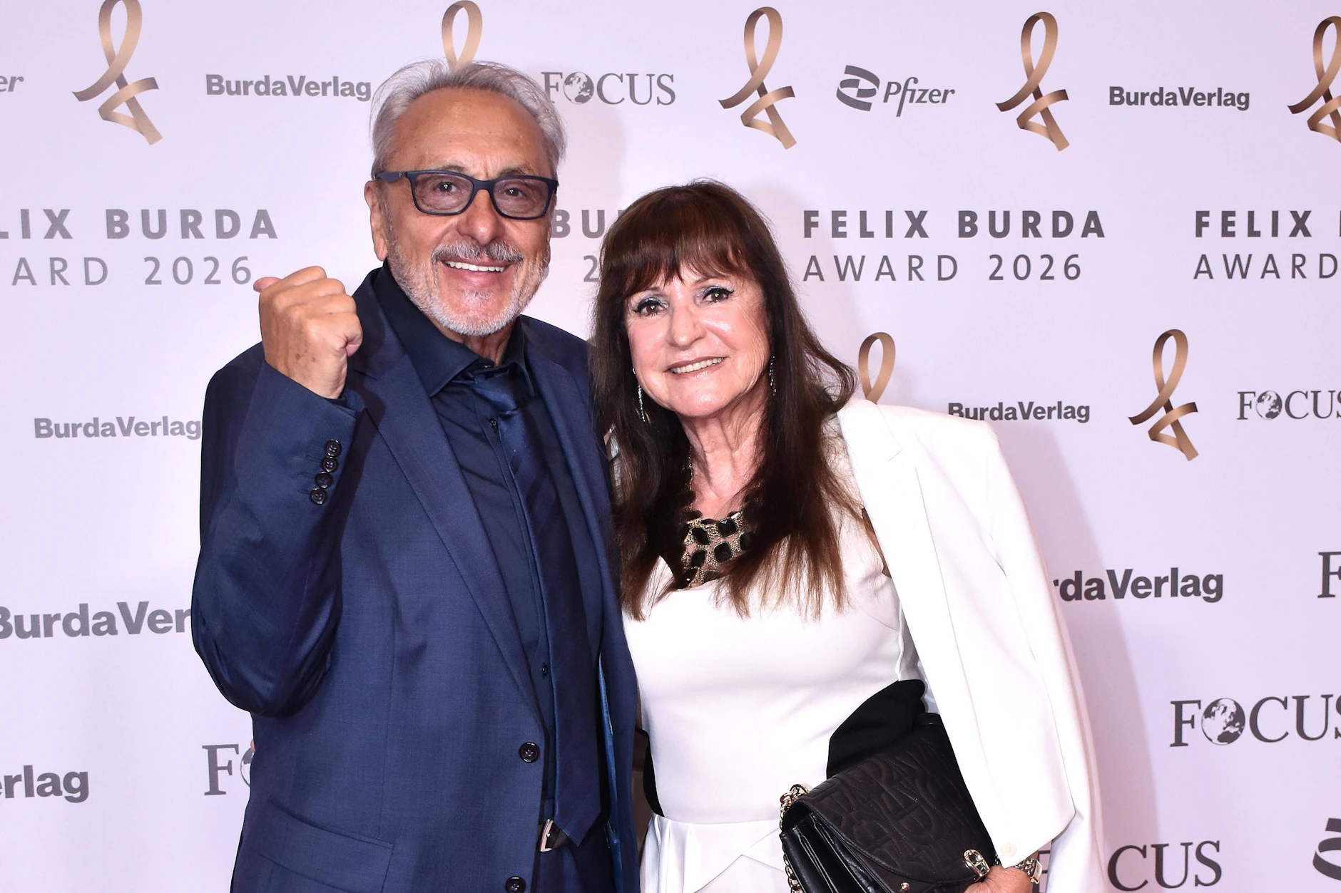 Freut sich auf den E-Trabi: Wolfgang Stumph und seine Frau Christine beim Felix-Burda-Award in Berlin.