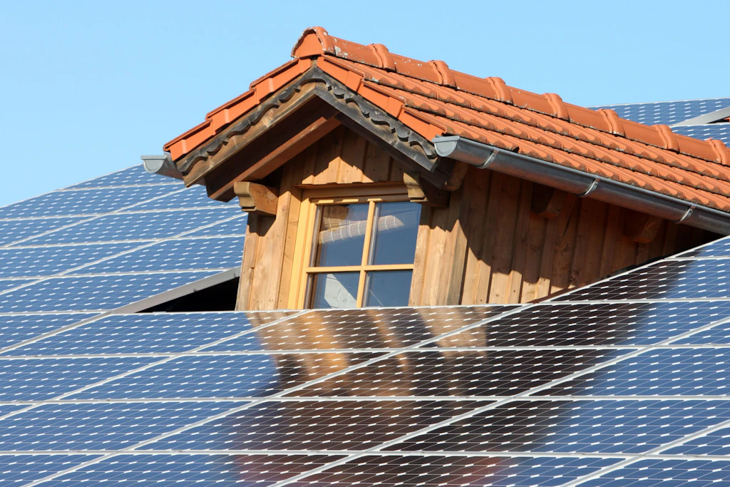 Bei den Mehrkosten kommt es nicht darauf an, wie viele Solaranlagen auf den Dächern sind.