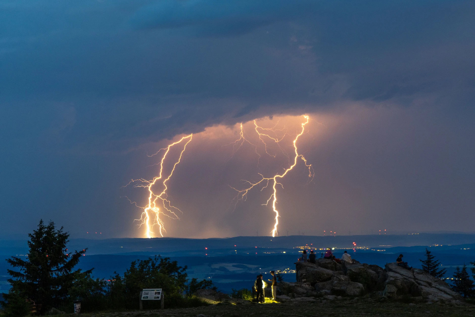 Heftige Gewitter ziehen am Wochenende über Deutschland hinweg.