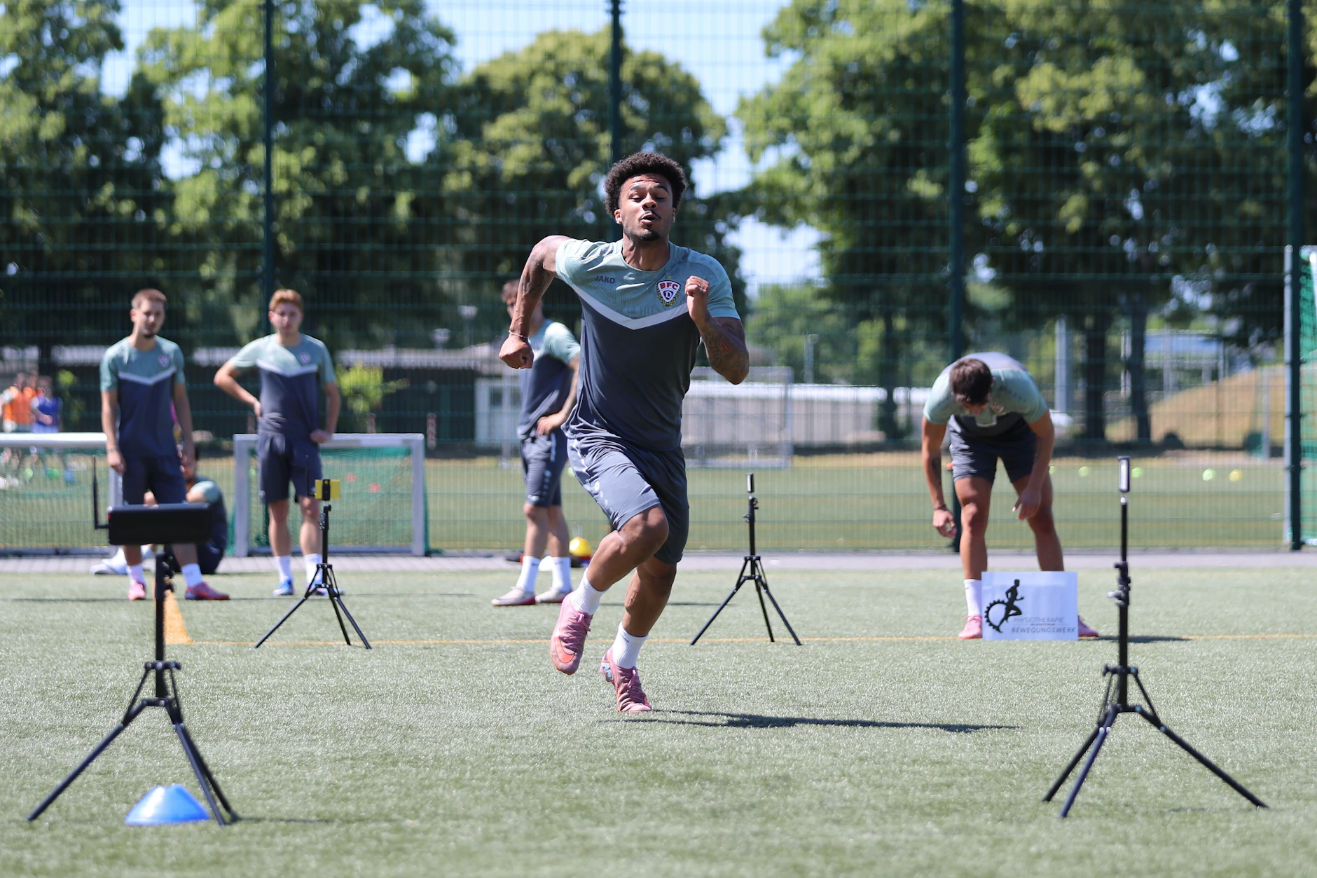 Neuzugang Justin Seven gibt am ersten Tag beim BFC Dynamo gleich mal Vollgas.