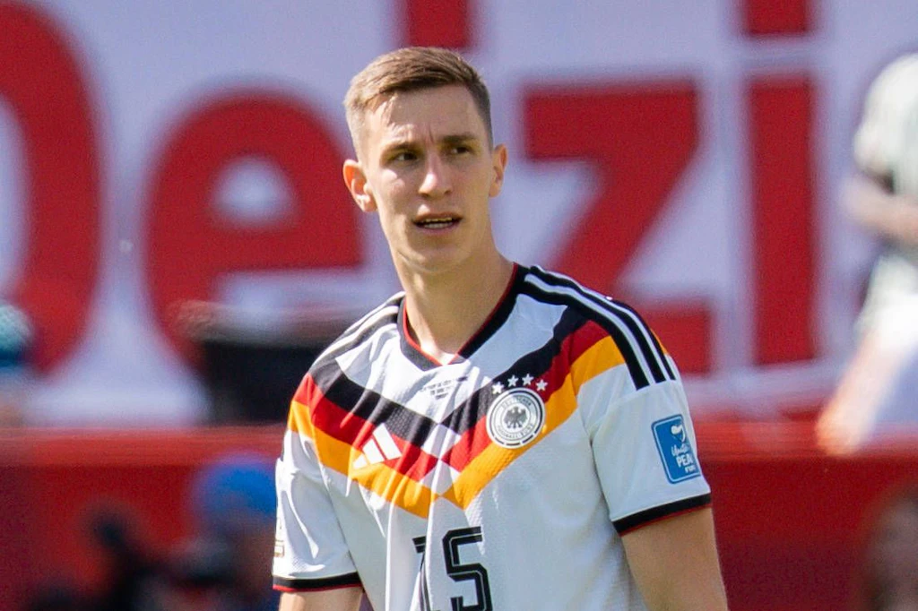 Nico Schlotterbeck (l.) fällt für die restliche WM aus.