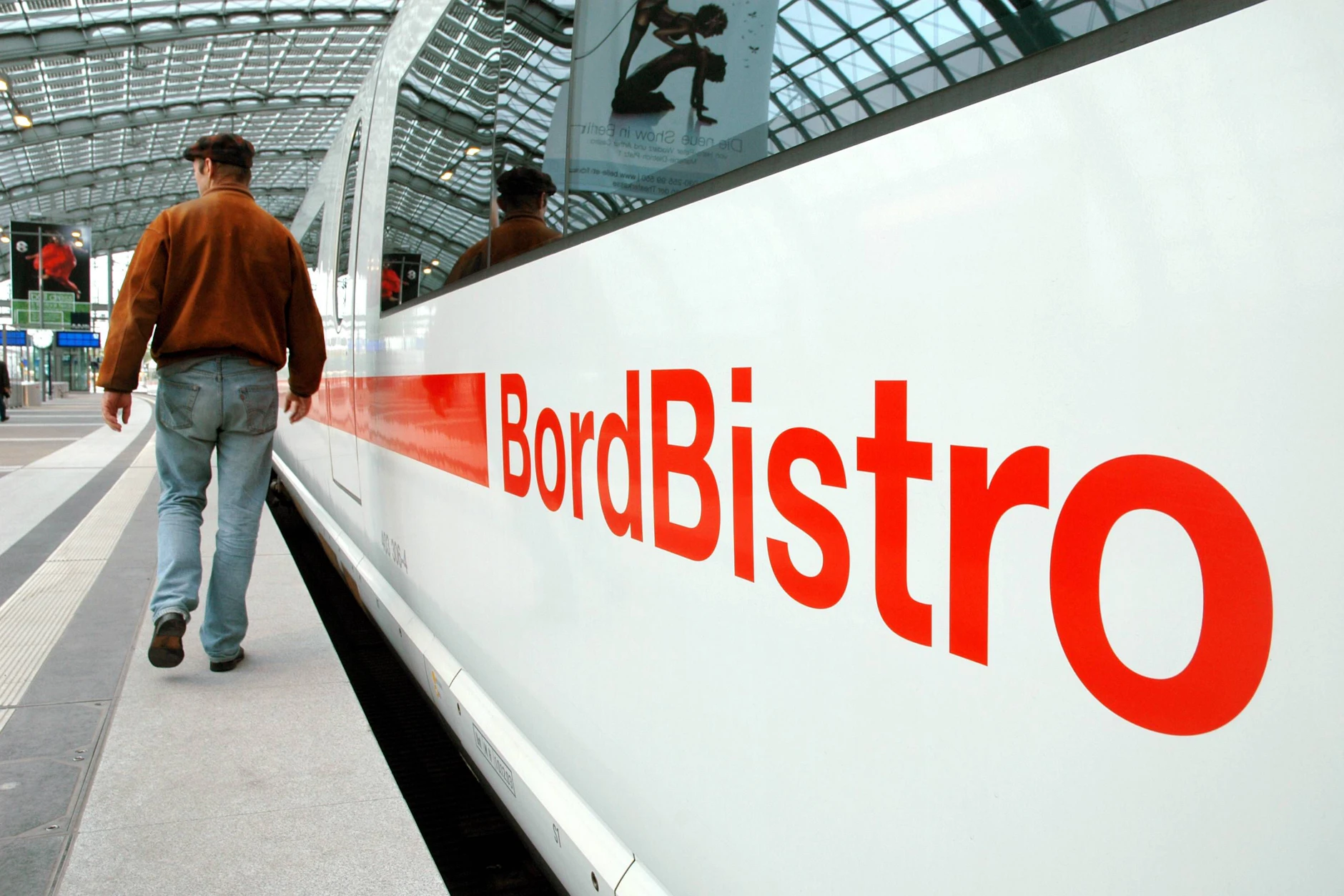 Im Bordrestaurant der Deutschen Bahn gibt es künftig keine Pommes mehr: Schuld ist auch die abgeschaffte Tiefkühlung.