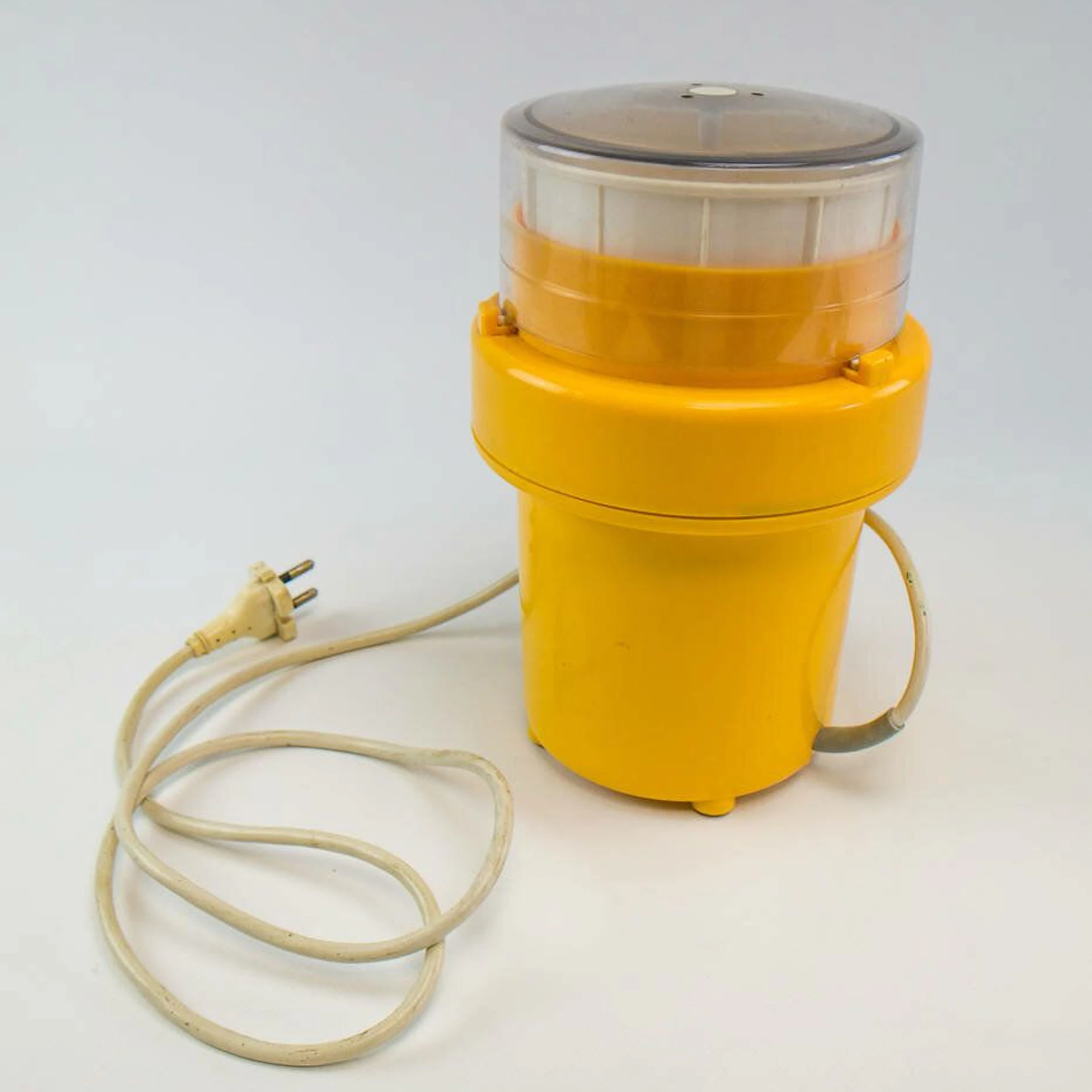 Der Multiboy war in der DDR beliebt und zeitweise schwer zu bekommen. Mit dem kleinen Gerät konnte man reiben, hacken, mahlen und noch viel mehr.