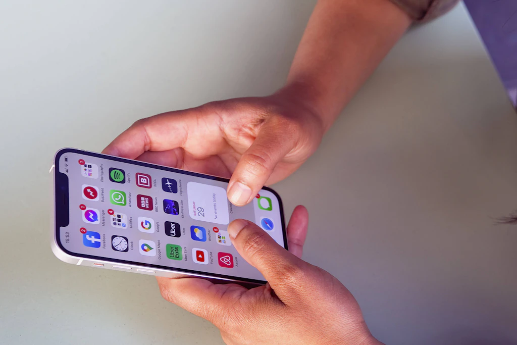 Russische Kreditgeber und andere Unternehmen konzentrieren sich weiterhin auf iOS-Nutzer, da diese offenbar das kaufkräftigste Segment ihrer Zielgruppe darstellen.