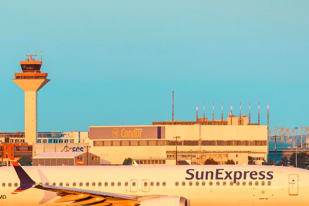 Bei 56 Grad in der Todesfalle: Kinder kollabieren in SunExpress-Flieger in Frankfurt