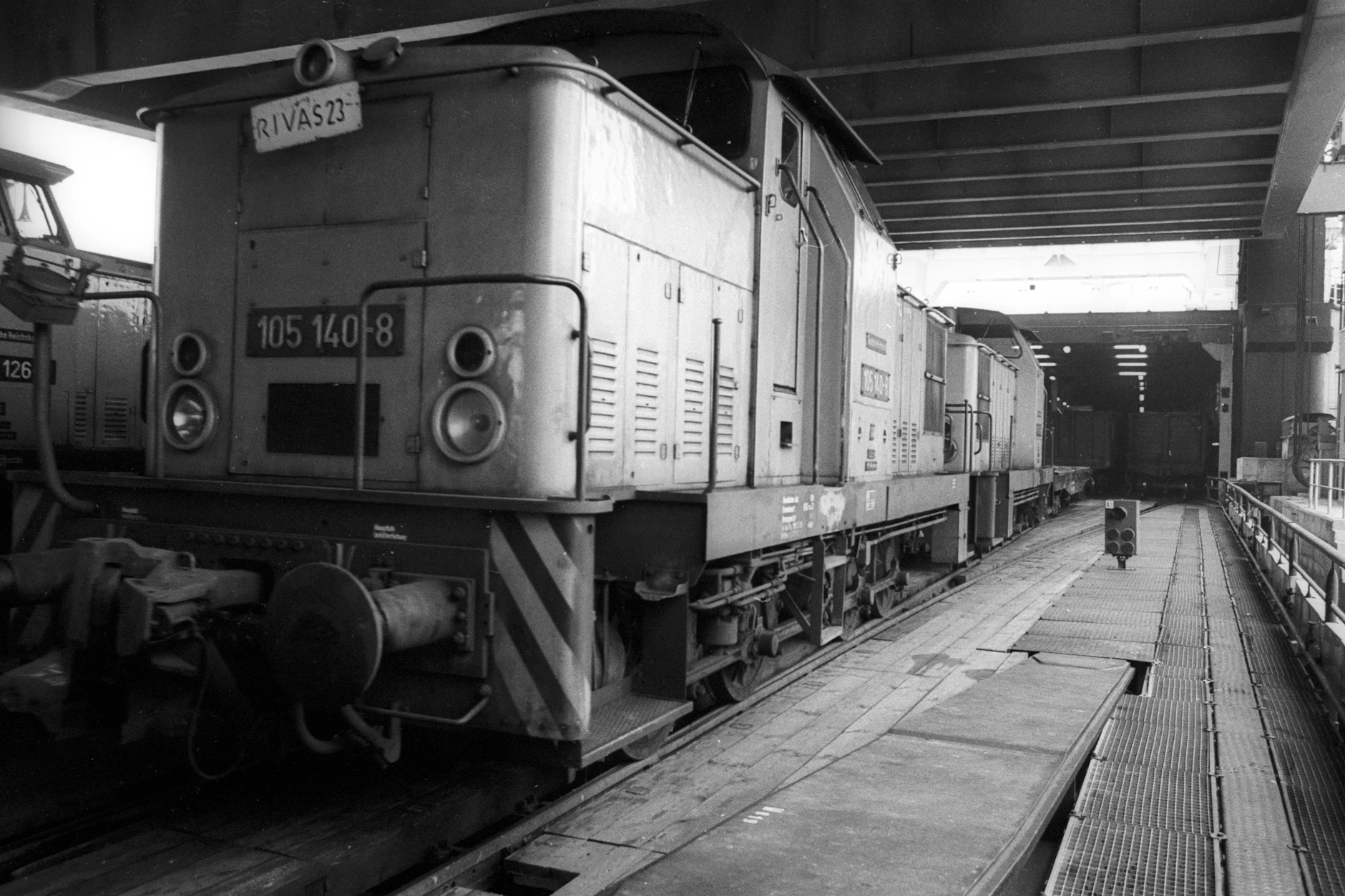 In Mukran entstand ein Fährhafen mit Rangier- und Umspurbahnhof, damit Waggons zwischen Normalspur und russischer Breitspur wechseln konnten.
