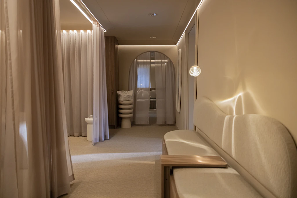 Entspannt auch das Auge: Im Soulhouse ist alles in Creme und Holz gehalten.