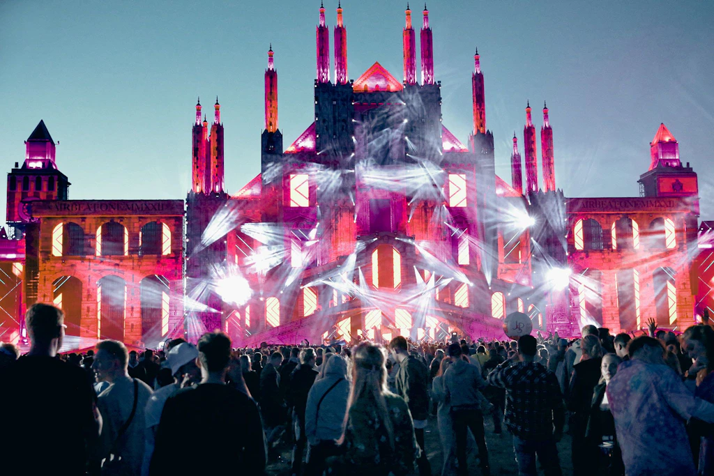 Das AIRBEAT ONE auf dem Flugplatz Neustadt-Glewe ist das gröﬂte elektronische Musikfestival in Norddeutschland.