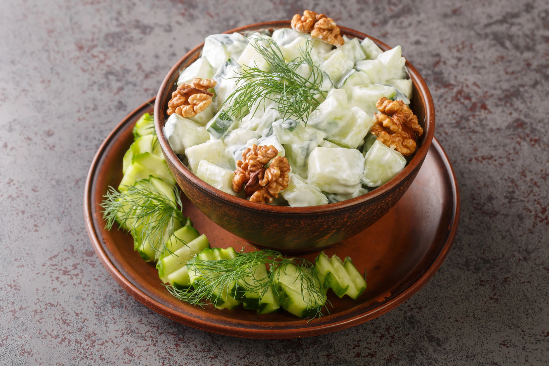 Er ist weiß wie Schnee: Der bulgarische Snezhanka-Salat wird auch Schneewittchen-Salat genannt.