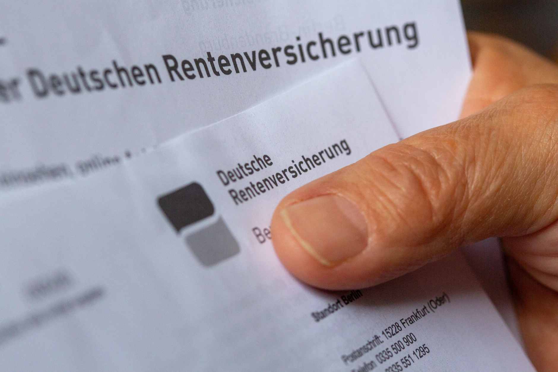 Mehr Rente ab Juli: Warum dieser Brief für Millionen Menschen wichtig ist