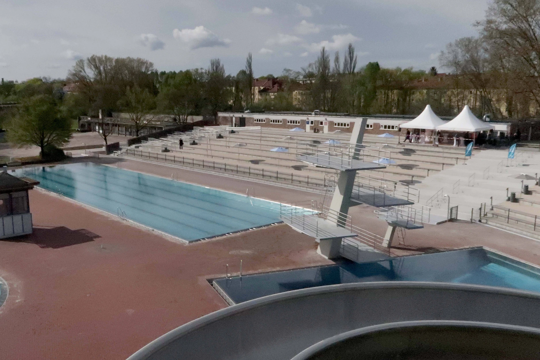 Das Freibad Pankow überzeugt mit guten Schwimm- und Bademöglichkeiten. Allerdings fühlen sich viele Besucher durch Nebengeräusche gestört.