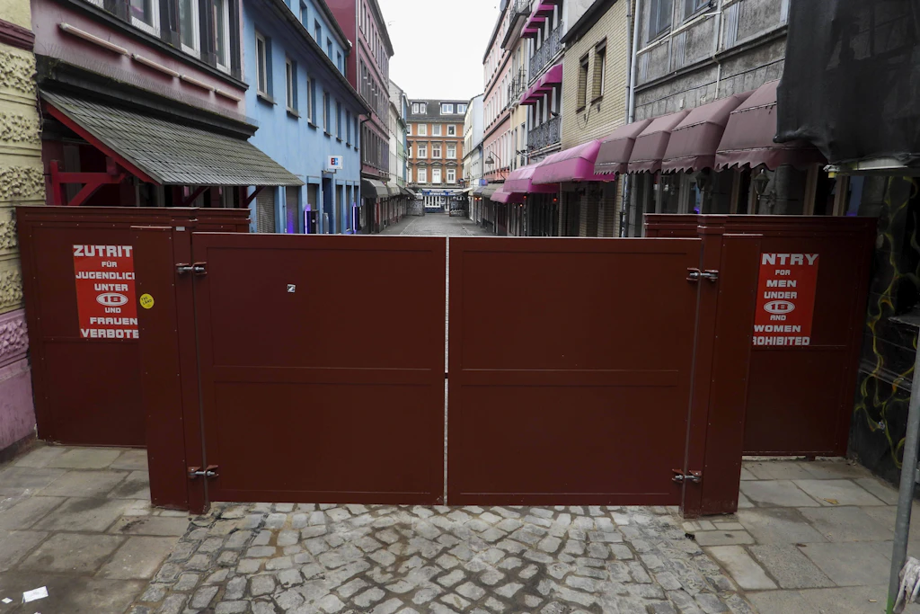Die Herbertstraße auf St. Pauli ist die bekannteste Bordellgasse Deutschlands.
