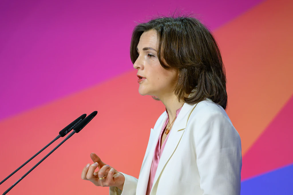 Elisabeth Kaiser (SPD), Beauftragte der Bundesregierung für Ostdeutschland, warnt vor einer Absenkung des Rentenniveaus.