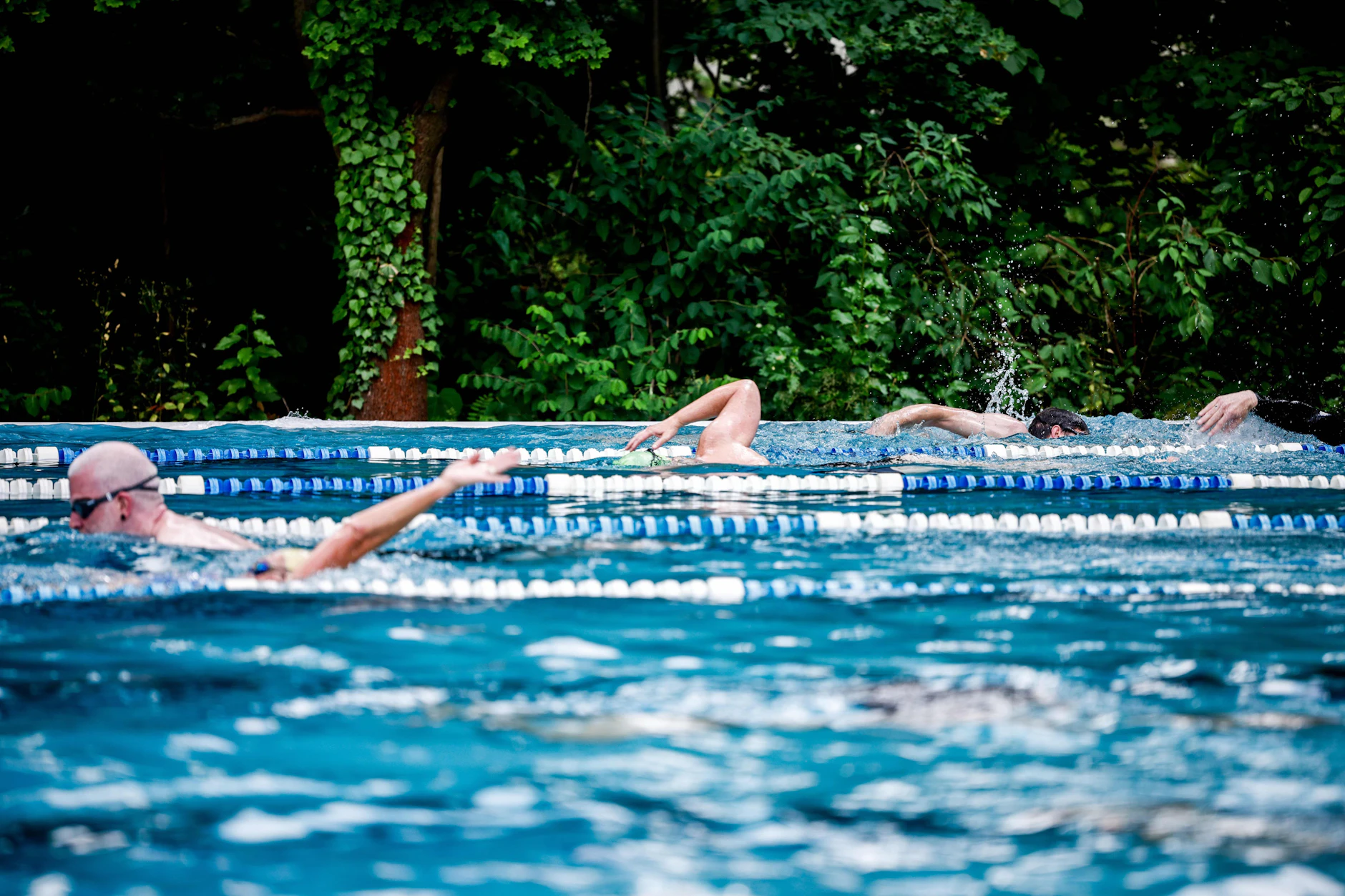 Bei sommerlichen Temperaturen suchen viele Berliner Abkühlung im Freibad. Im Prinzenbad ist das wegen einer technischen Panne derzeit nur eingeschränkt möglich.
