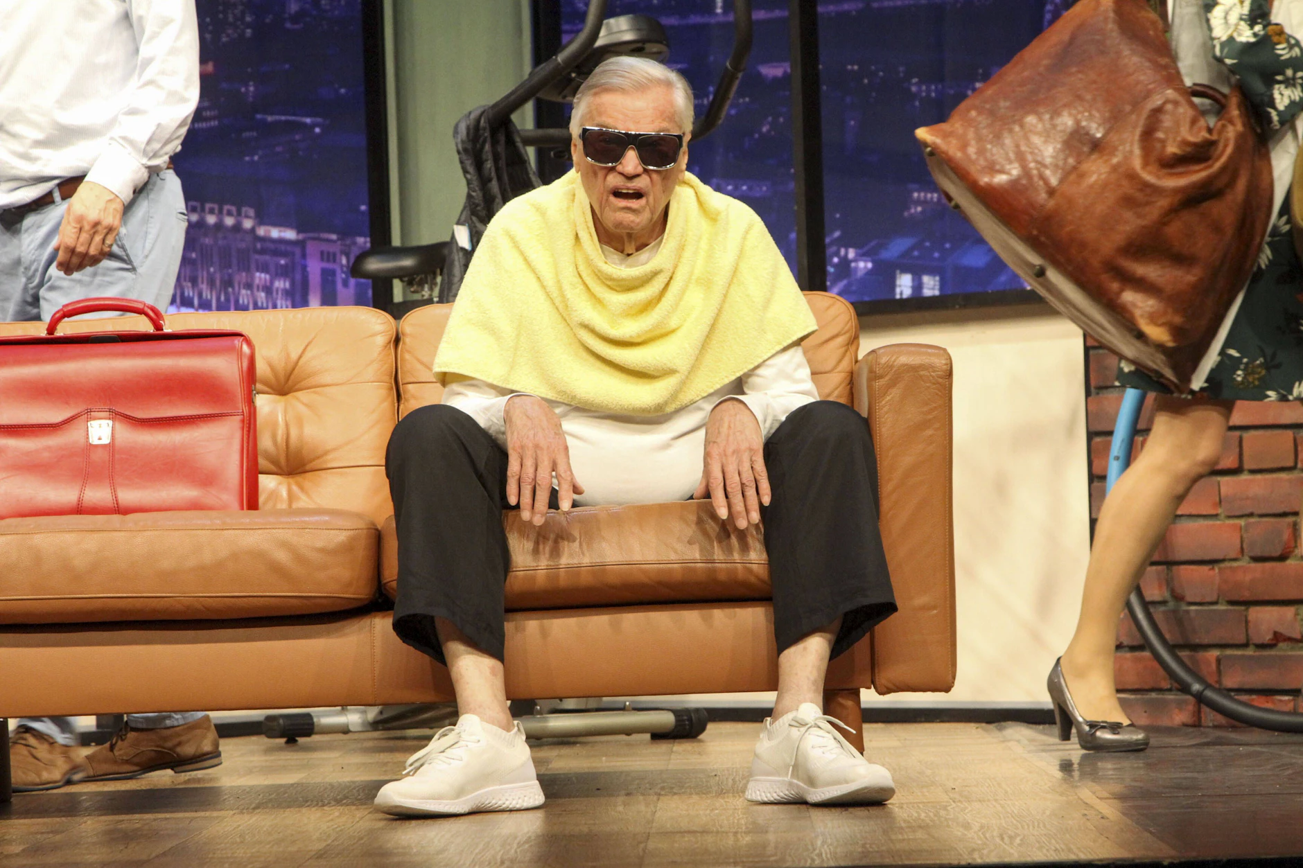 Jochen Busse in dem Theaterstück "Weiße Turnschuhe".