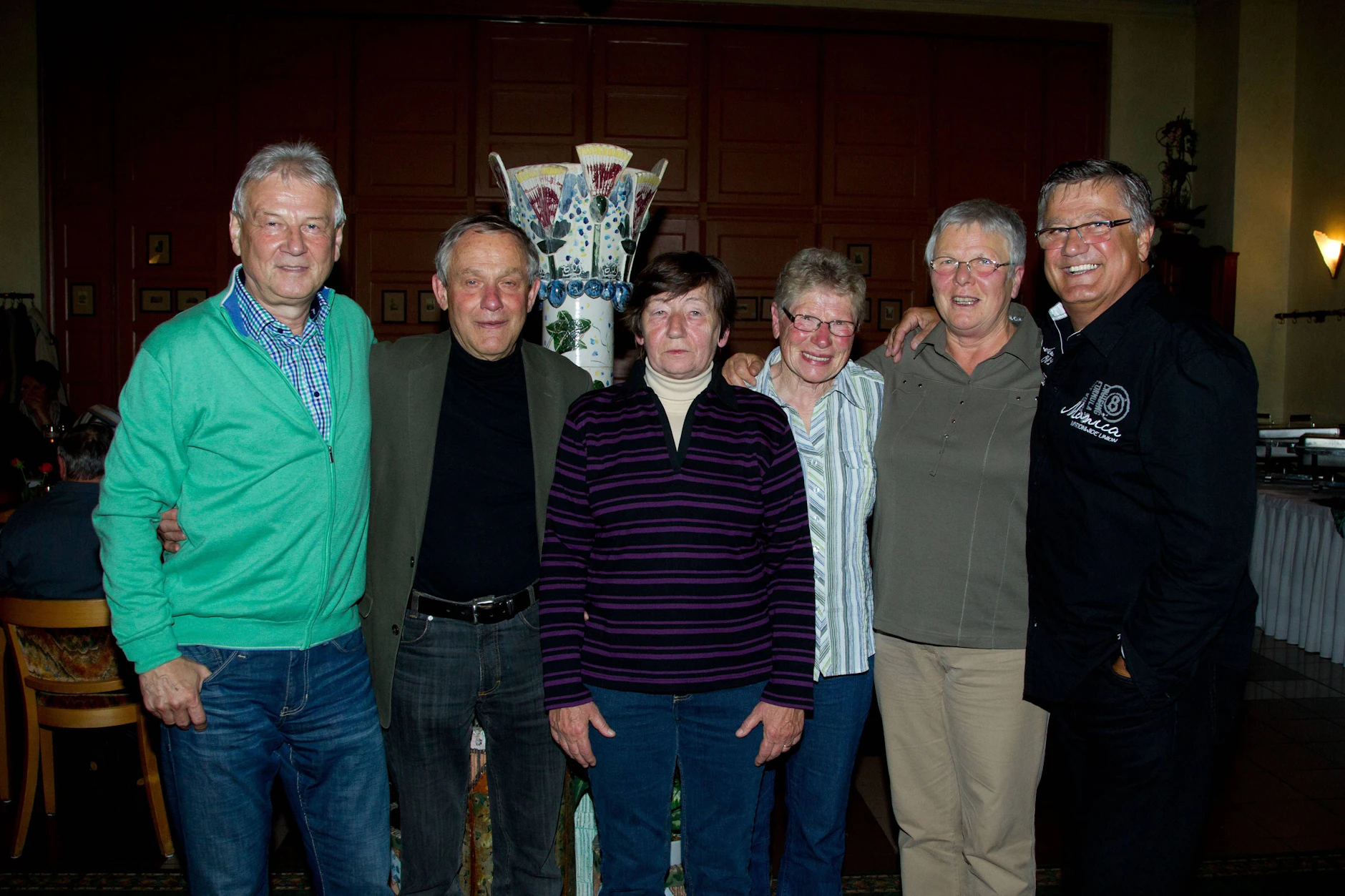 Treffen ehemaliger Olympiateilnehmer von Leipzig im Restaurant Stottmeister in Leipzig 2013: (v.l.n.r) Wilfried Gröbner, Leichtathlet Heinz Erbstößer, Handballerin Barbara Hellwig, Diskuswerferin Ingrid Lotz, Ruderin Sabine Dähne, Trainer Wolfgang Nitschke.