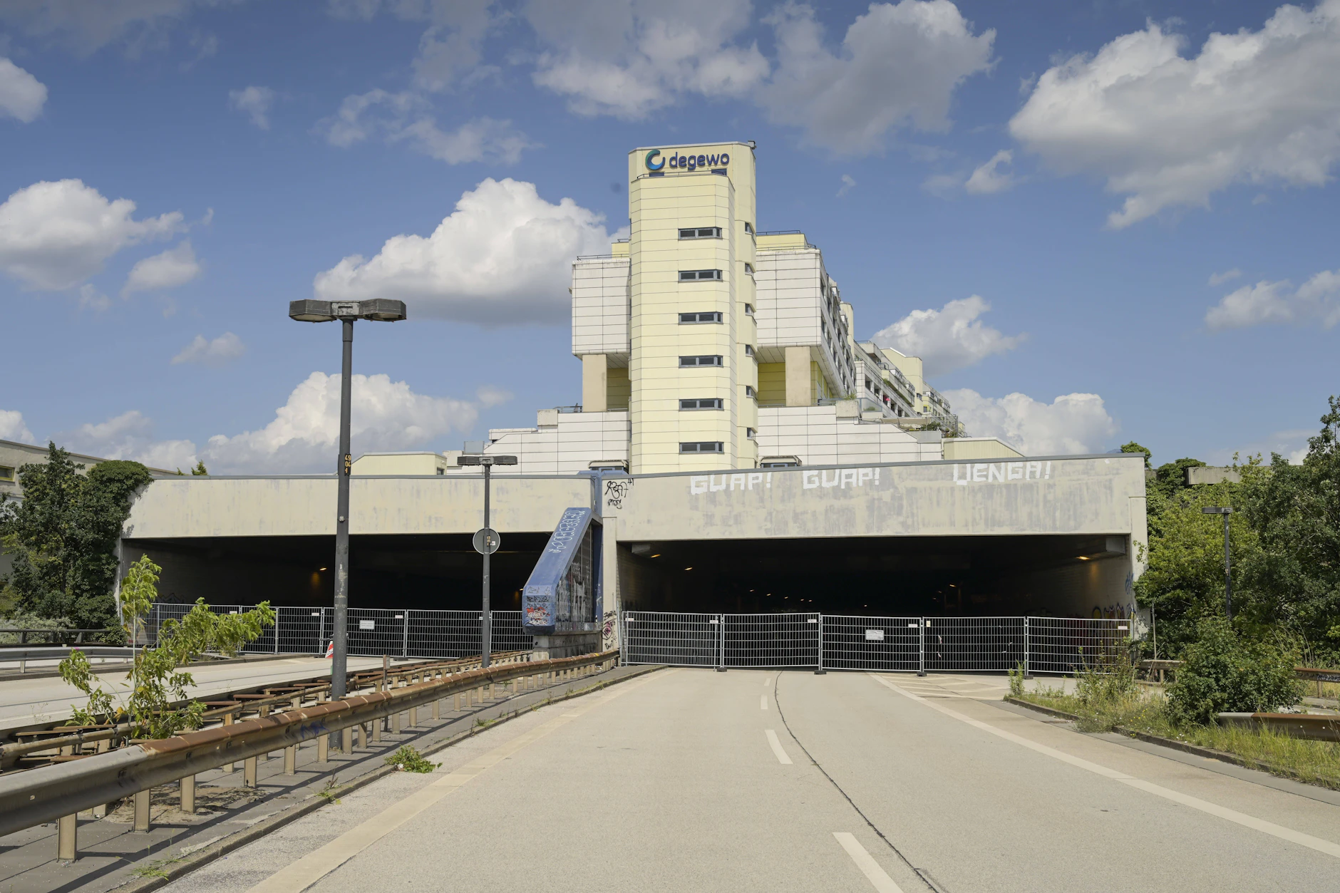Vorerst gibt es kein Licht am Ende des Schlangenbader Tunnels. Laut Senatsangaben wird dieser Problemfall wohl eine Dauerbaustelle.