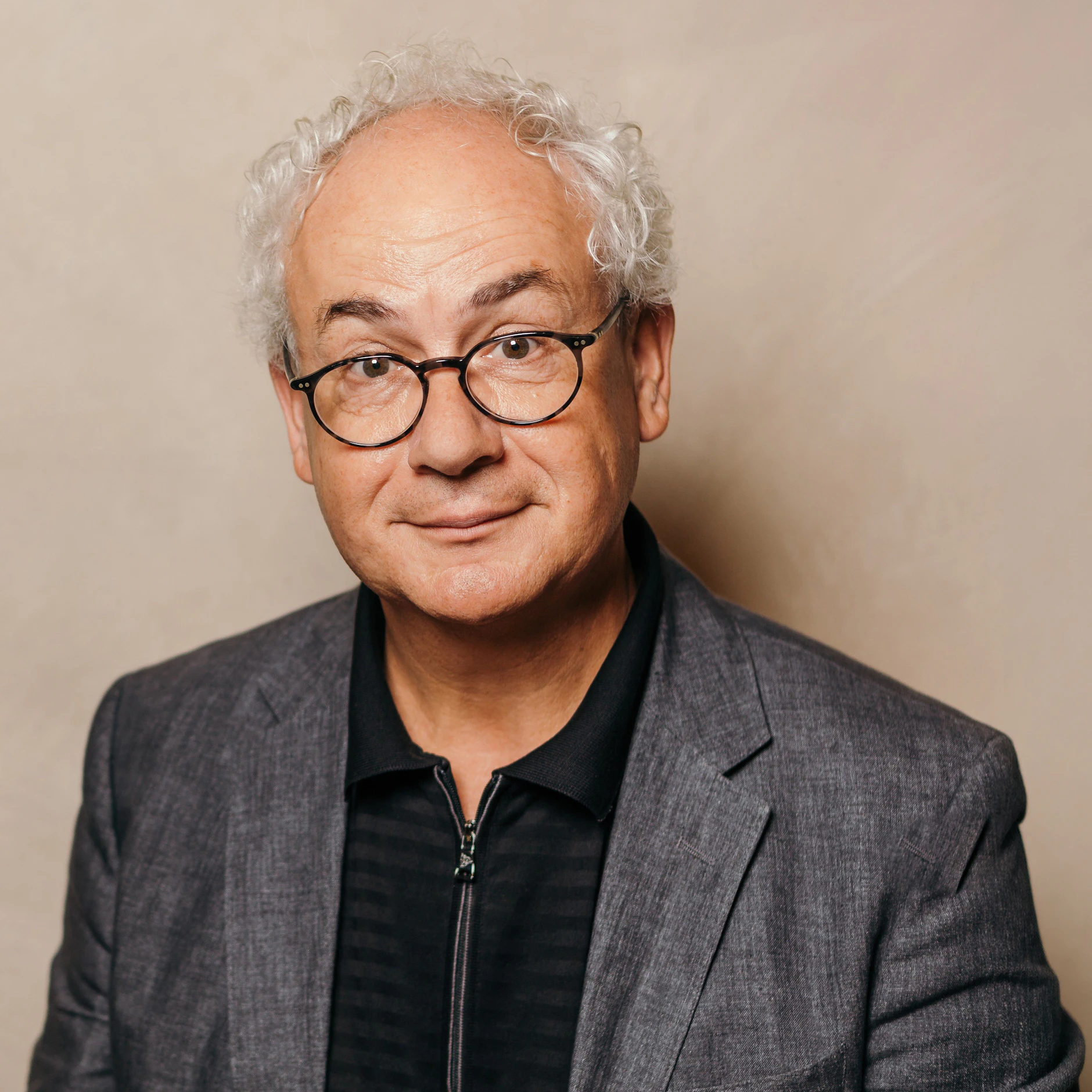 Tom Pauls gründete auch die Ilse-Bähnert-Stiftung, die jedes Jahr die Wahl zum sächsischen Wort des Jahres übernimmt. Einer seiner Beiträge zum Erhalt des sächsischen Dialekts.