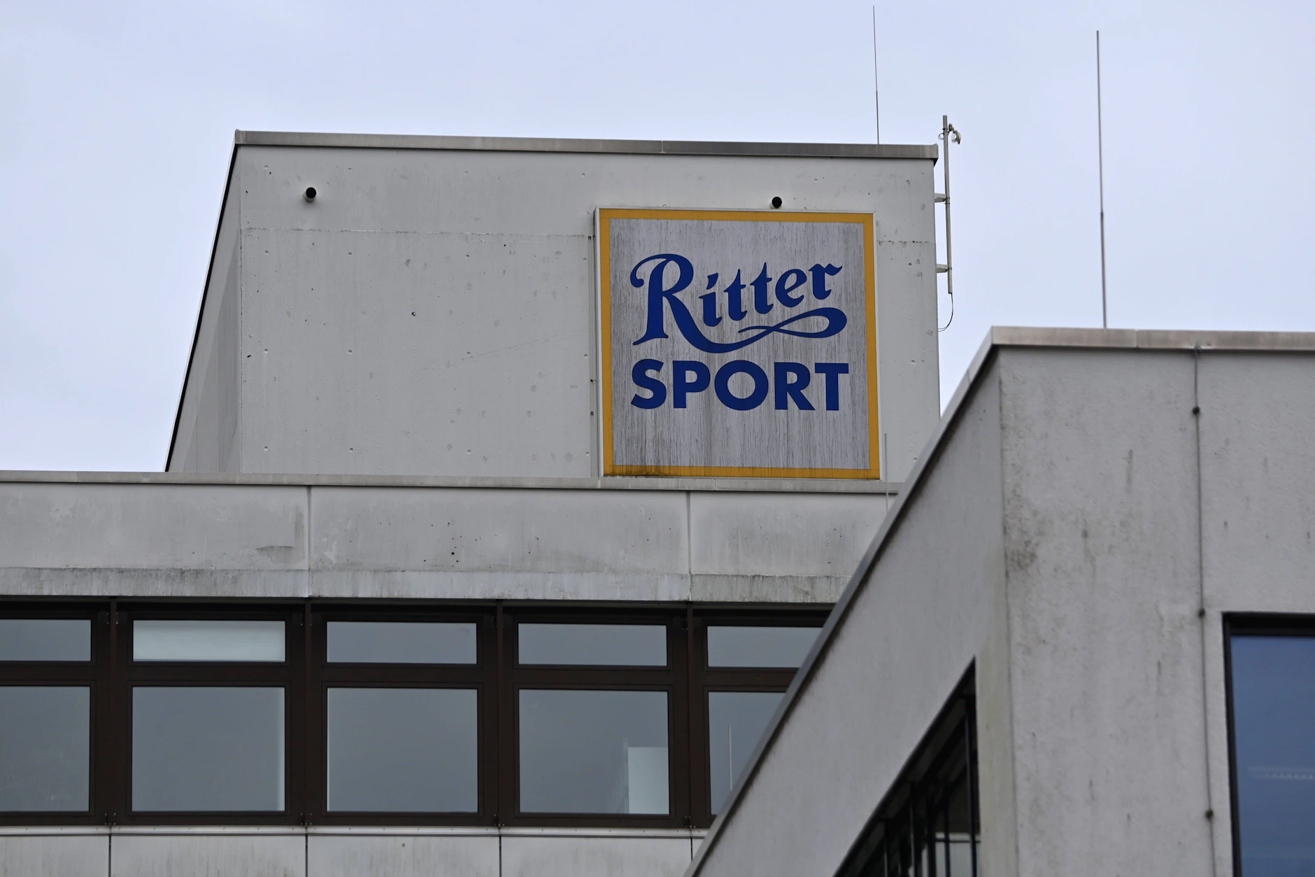 Ritter Sport bringt seine Kult-Sorte zurück: Die Einhorn-Schokolade soll bald auch wieder regulär nach Deutschland kommen.