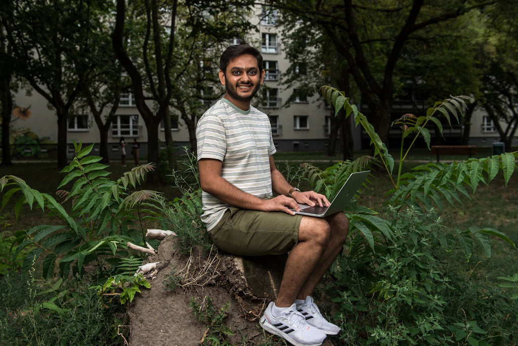 Ein indischer Student in Lichtenberg: Immer mehr Menschen aus Indien leben in Berlin. 2025 war ihre Community erstmals die drittgrößte ausländische Gruppe der Stadt.