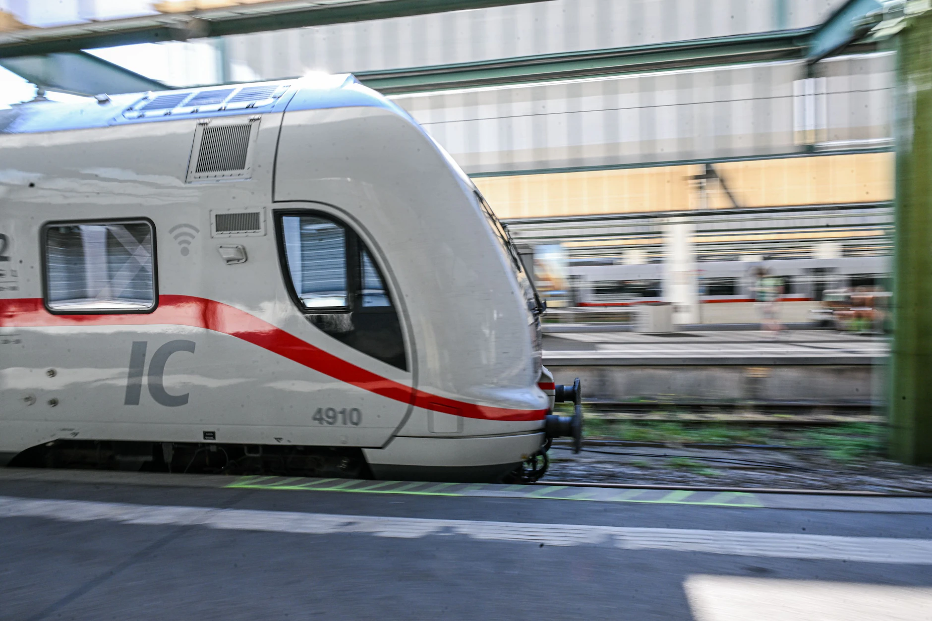 Die Hitze macht auch dem Schienennetz zu schaffen, warnt die Deutsche Bahn.