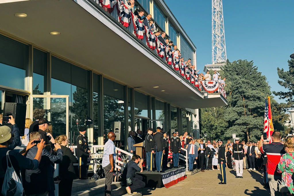 Eine Militärkapelle sorgte beim Sommerfest für musikalische Untermalung – vor dem historischen Funkturm.
