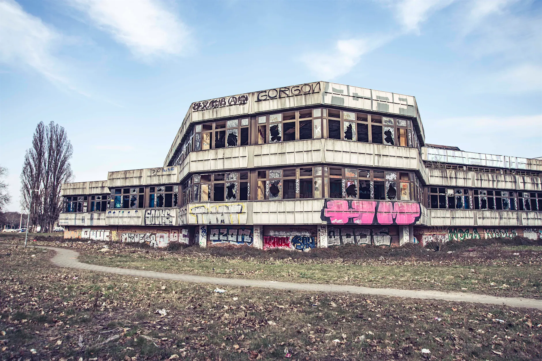Früher Prestigebau: Was wird aus der DDR‑Ruine am Sportforum Hohenschönhausen?