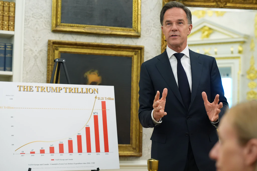 Nato-Generalsekretär Mark Rutte während eines Treffens mit US-Präsident Trump im Oval Office des Weißen Hauses.