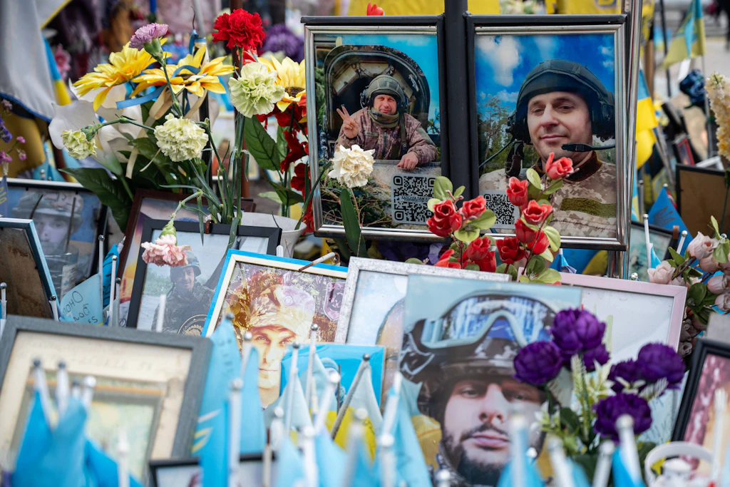 Gedenkort für getötete ukrainische Soldaten auf dem Maidan in Kiew.