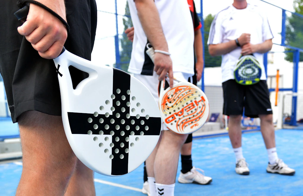 Sport und Karriere: Wie Padel-Spielen das klassische Business-Event ersetzen kann