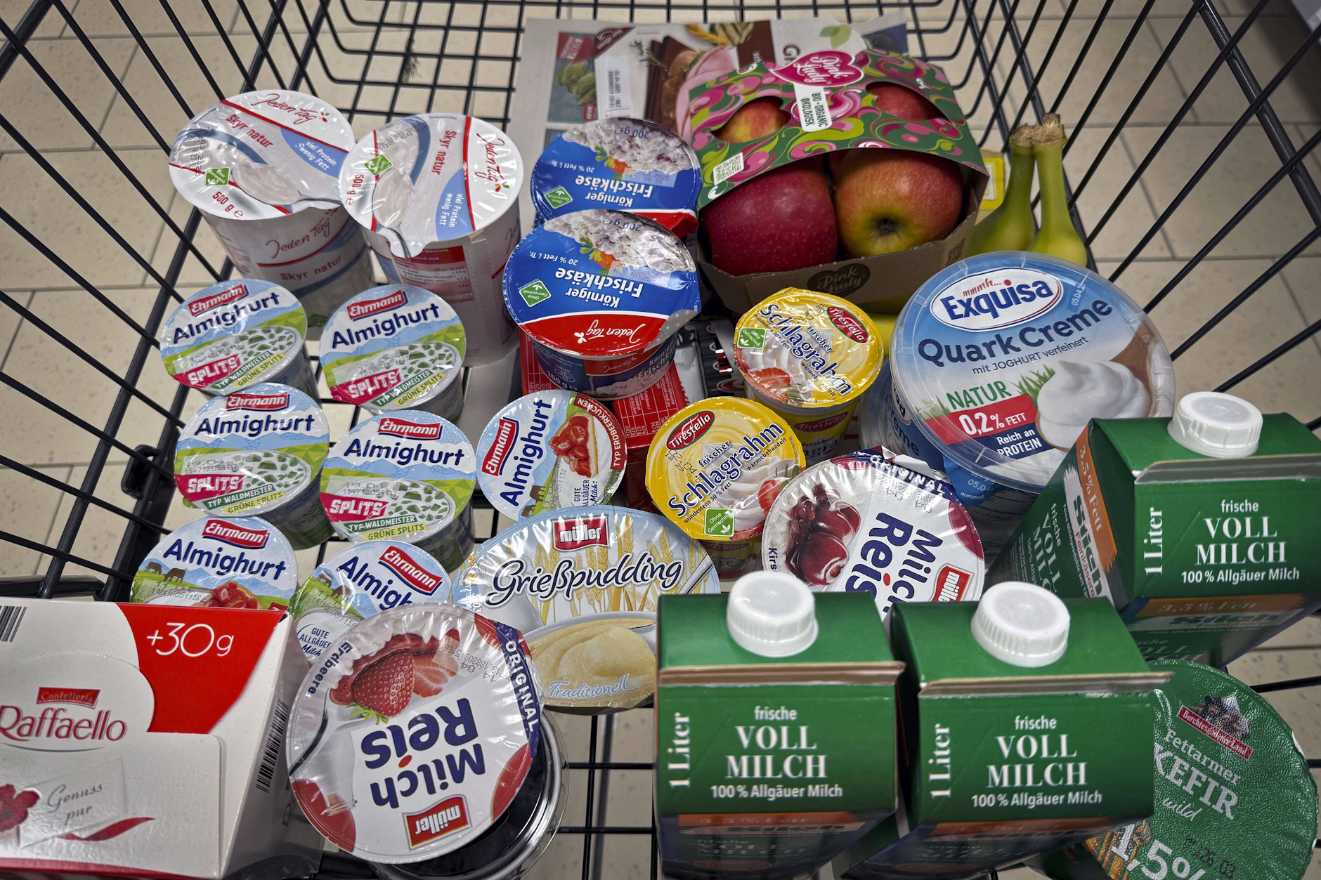 Bei über 30 Grad sollte man bewusst so einkaufen gehen, dass die Kühlkette von verderblichen Lebensmitteln nicht zu lange unterbrochen ist.