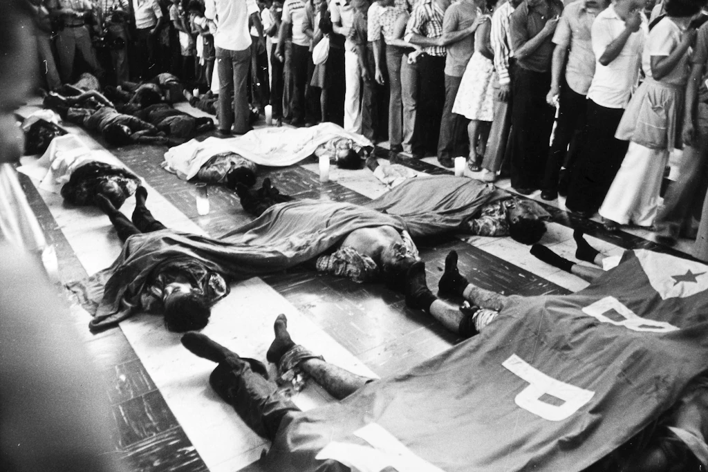 „Vor 2019 war El Salvador politisch gesehen ein Failed State. Der Bürgerkrieg in den 1980er-Jahren – ein Stellvertreterkrieg zwischen den USA und der Sowjetunion – hatte rund eine Million Menschen vertrieben“, sagt Lina Seiche.