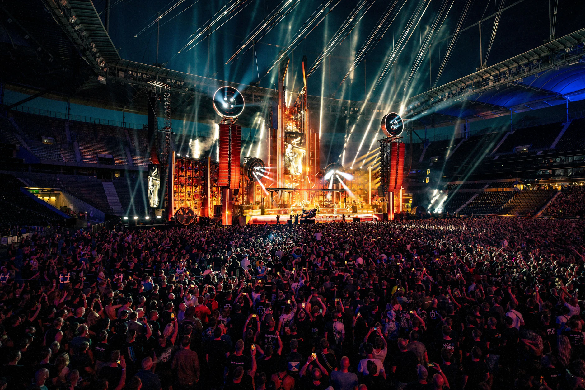 Im Sommer 2024 endete die riesige Stadion-Tour von Rammstein. Jahrelang waren die Musiker um Frontmann Till Lindemann mit der Show durch Europa und Amerika getourt.