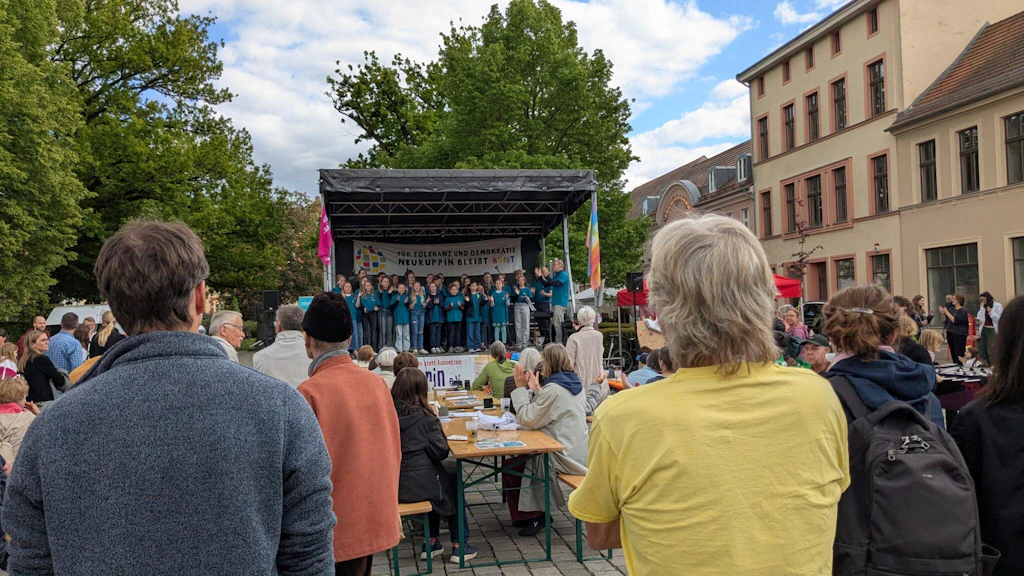 „Neuruppin bleibt bunt“: Wann wird aus einem Demokratiebündnis ein nicht perfekter Wahlkampfverein?