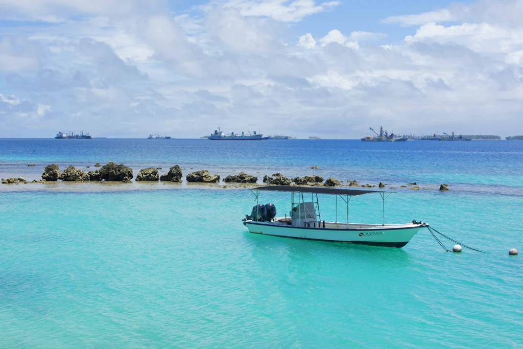 Frachtschiffe im Majuro-Atoll der Marshallinseln: Steigende Treibstoffkosten belasten die Lieferketten pazifischer Inselstaaten.