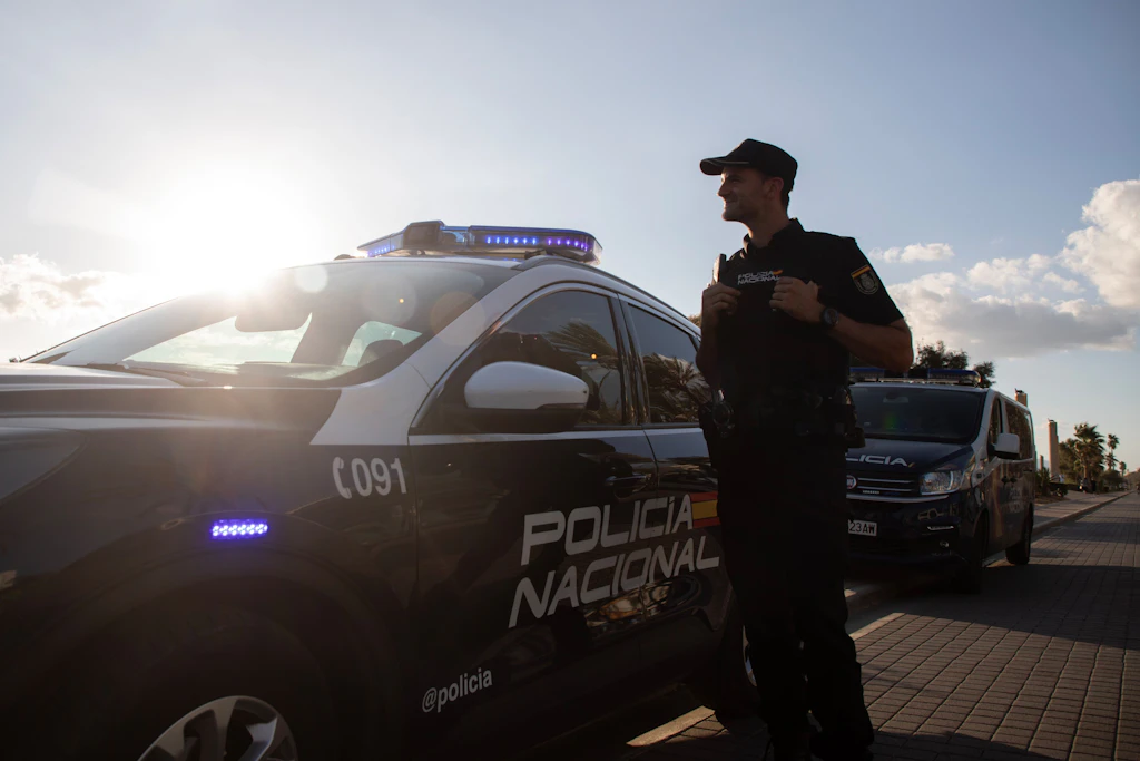 Spanische Polizei zerschlägt Betrügerbande: Über 9 Millionen Euro von 3500 Deutschen ergaunert