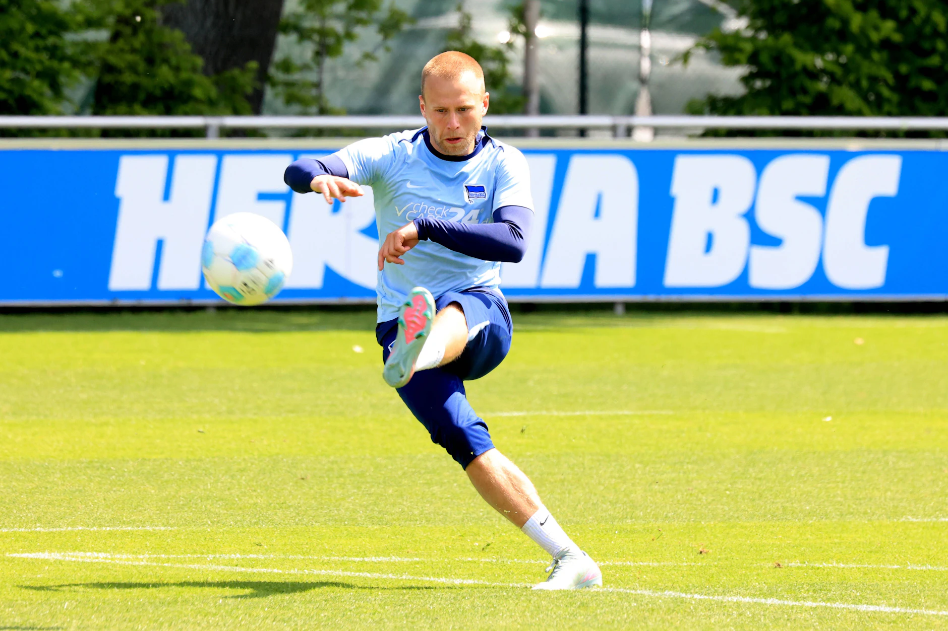 Der Isländer Jon Thorsteinsson trainiert ab Montag wieder bei Hertha BSC. Er war für vier Monate an Brann Bergen ausgeliehen.
