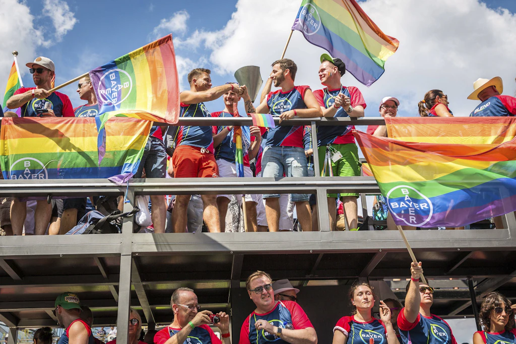 Pride Month: Wie glaubwürdig sind die Diversity-Kampagnen großer deutscher Unternehmen?