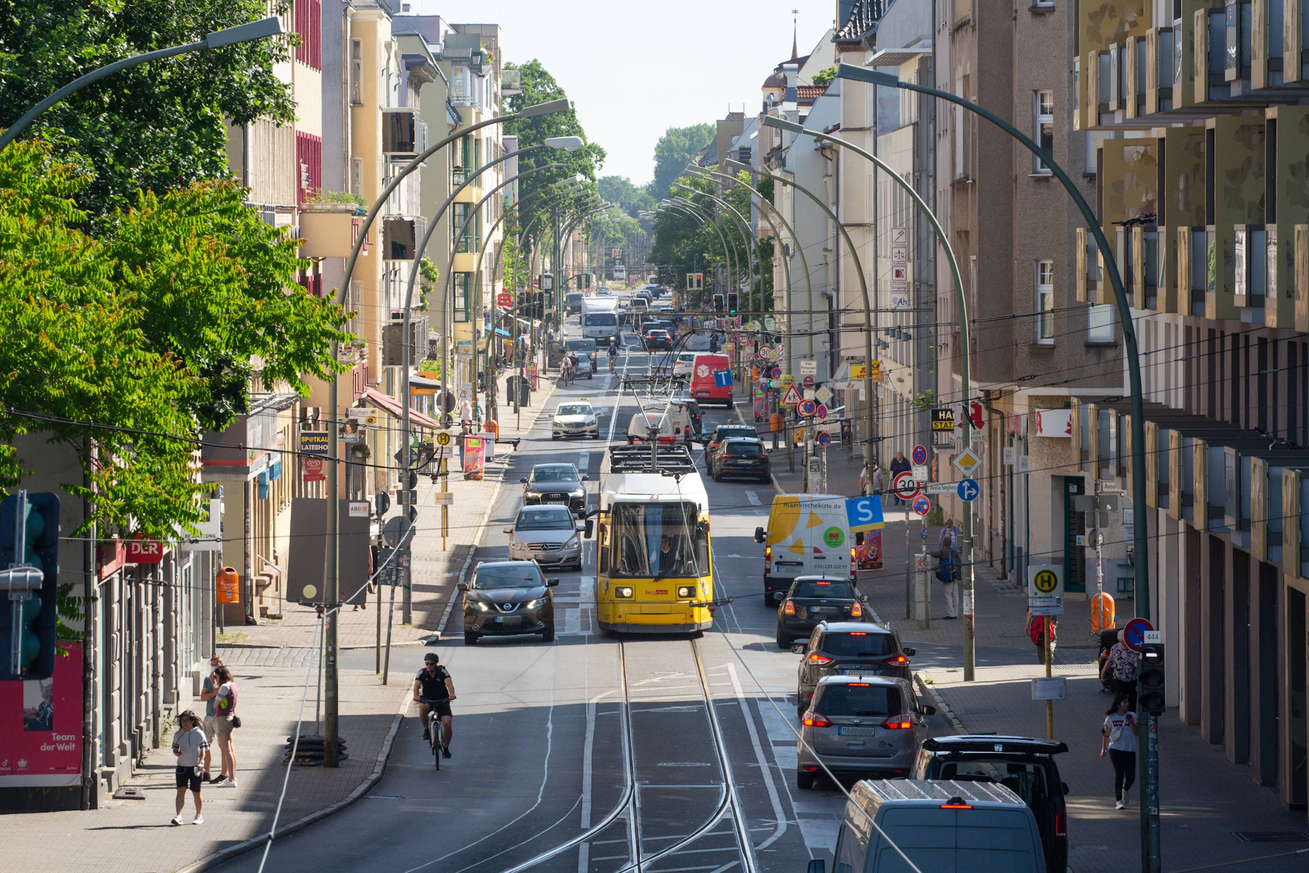 In der Dörpfeldstraße in Adlershof müssen Reparaturarbeiten an den Gleisen der Tram durchgeführt werden. Es kommt deshalb für eine Woche zu Sperrungen.