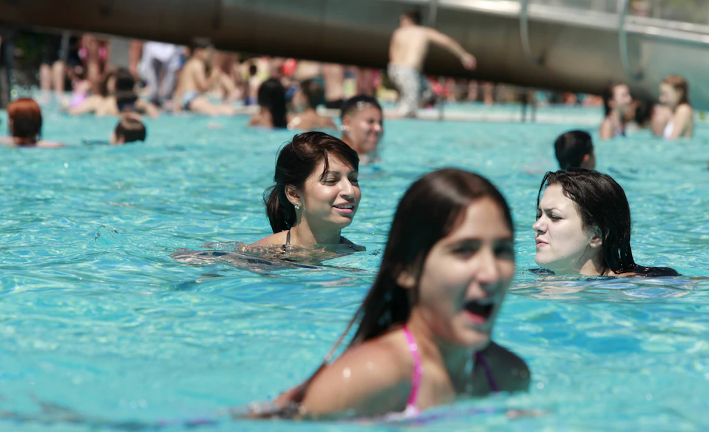 Schwimm-Fiasko: Berliner Pannen-Bad ist schon wieder dicht!