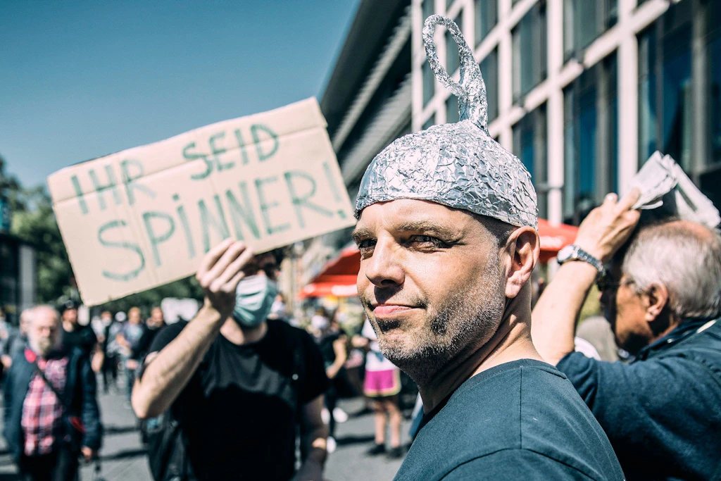 Protest gegen die Corona-Maßnahmen: Für viele wurde die Pandemie zum Testfall gesellschaftlicher Toleranz.