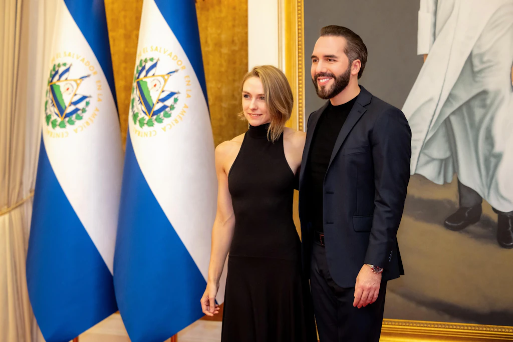 Eine Deutsche am Hof des Philosophenkönigs: Einblicke in El Salvadors Verwandlung