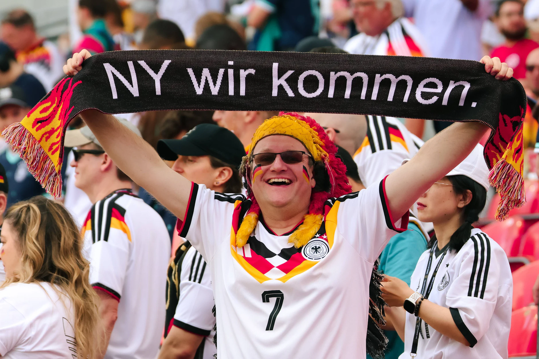 Ein deutscher Fan träumt schon vom WM-Finale am 19. Juli in New York. Ob das DFB-Team wirklich so weit kommt, hängt von einem echten Hammer-Weg ab.