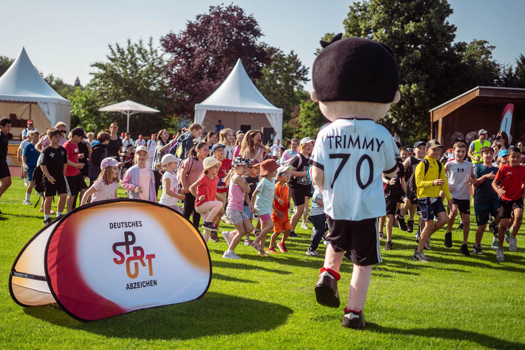 Sportabzeichen-Tour in Brandenburg (Havel): Rund 1.200 kleine und große Menschen nutzten den Stopp des DOSB.