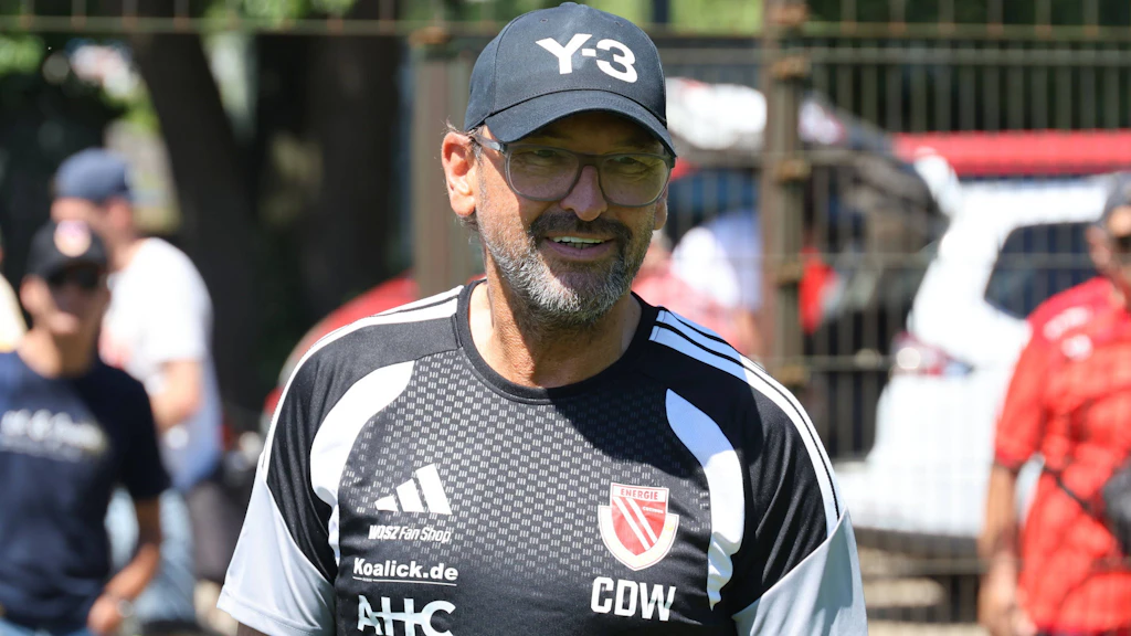 Trainer Claus-Dieter Wollitz hofft, nach Lotka den zweiten Ex-Herthaner in die Lausitz zu holen.