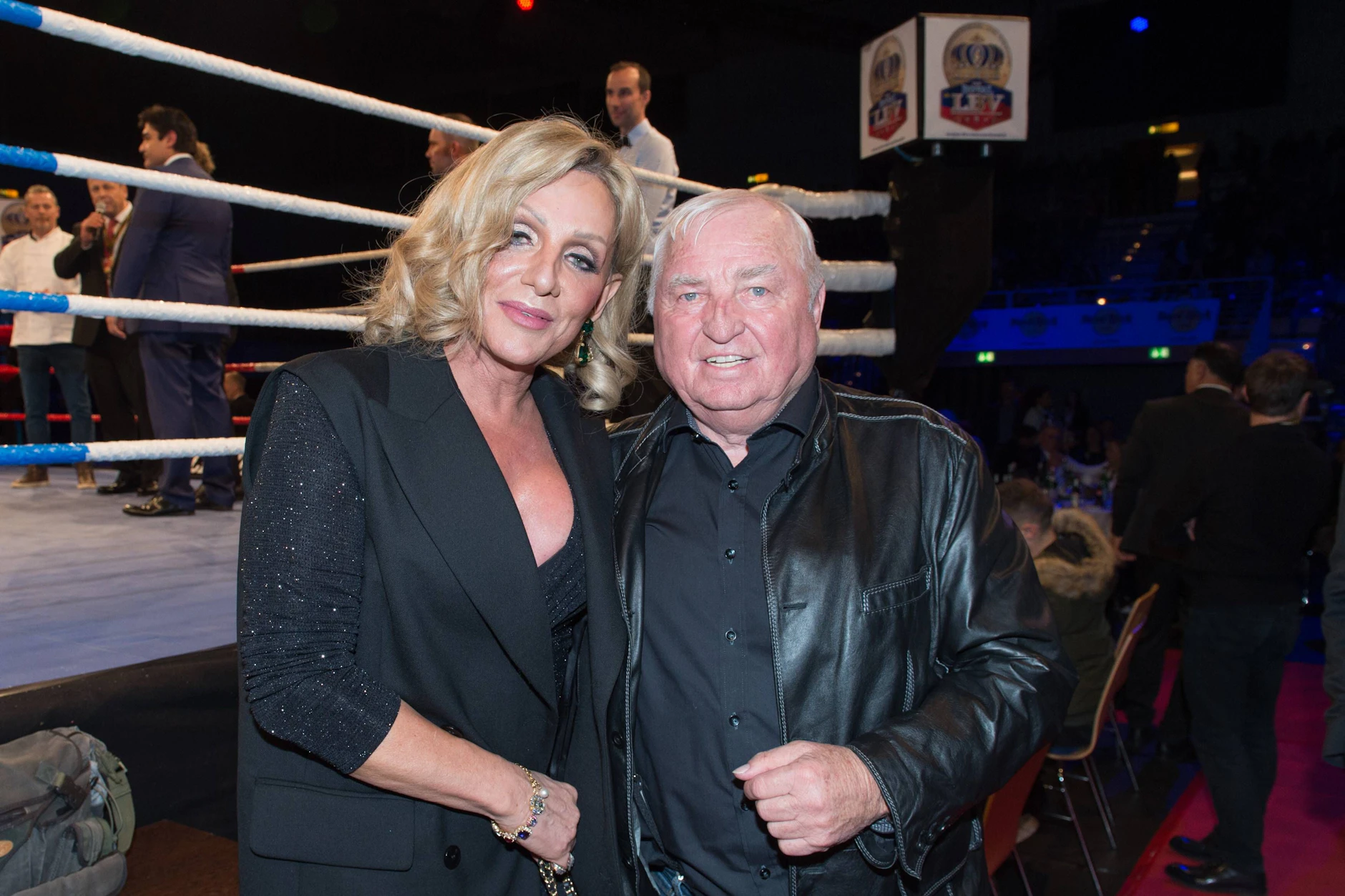Etchika Pollex im Dezember 2018 mit Boxtrainer Ulli Wegner bei einem Boxevent.