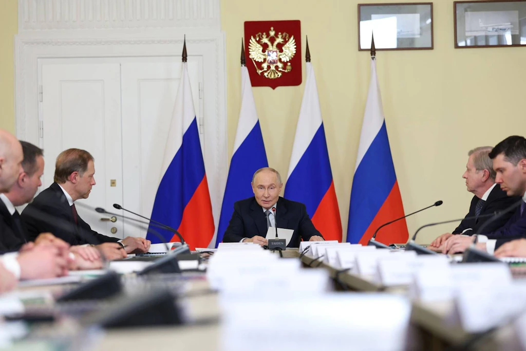 Während Russlands Wirtschaft schwächelt, wächst der Druck, den Ukraine-Krieg zu beenden.