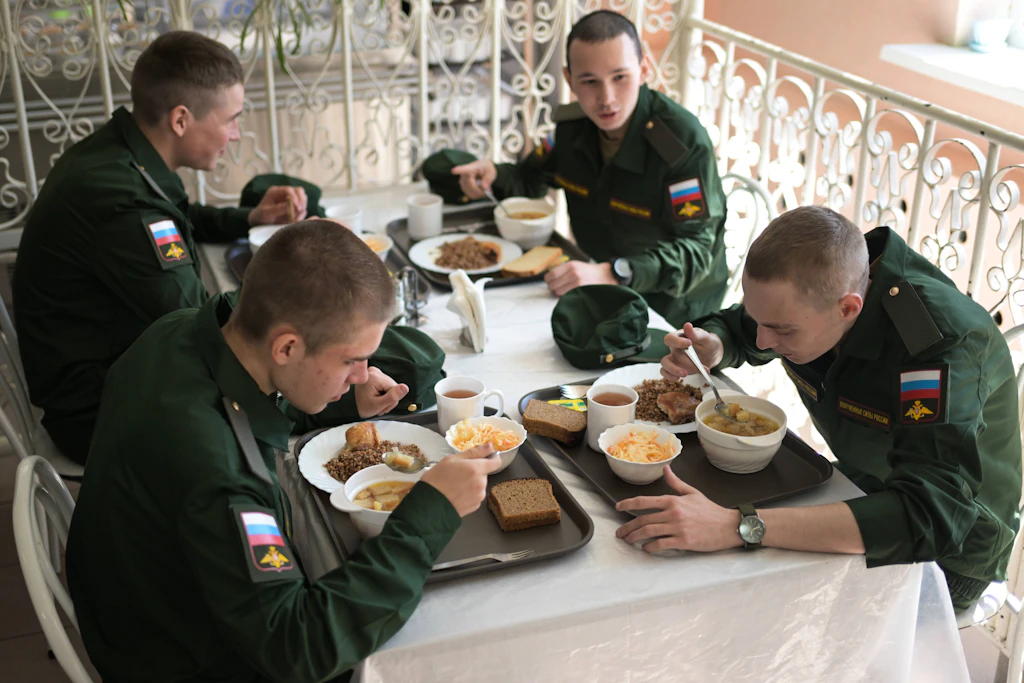 Haut statt Fleisch: Putins Soldaten erhielten Billig-Konserven – Millionenbetrug aufgeflogen